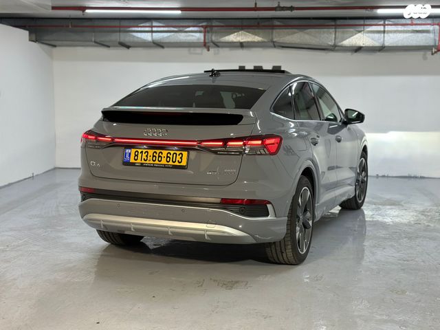 מודעת רכב אאודי Q4 e-tron