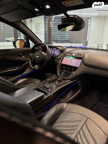 אסטון מרטין DBX