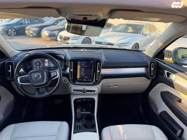 וולוו XC40