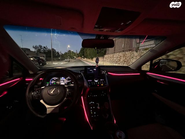 מודעת רכב לקסוס NX