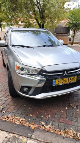 מודעת רכב מיצובישי ASX