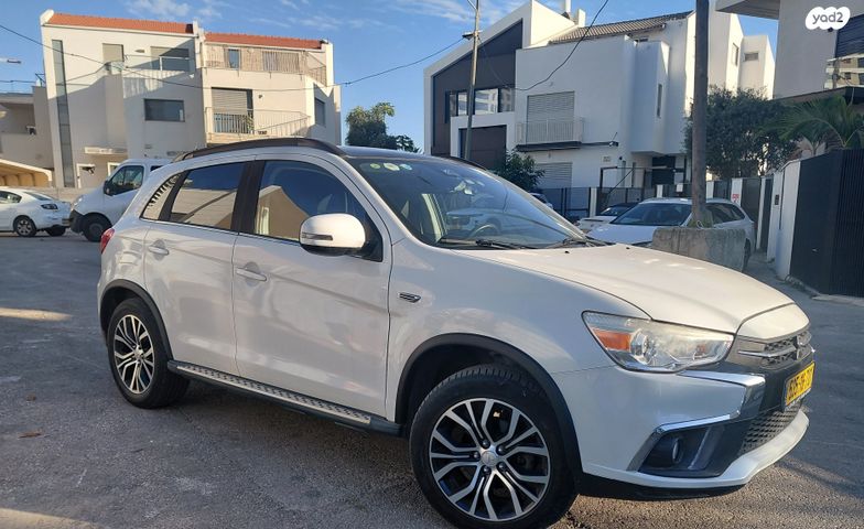 מודעת רכב מיצובישי ASX