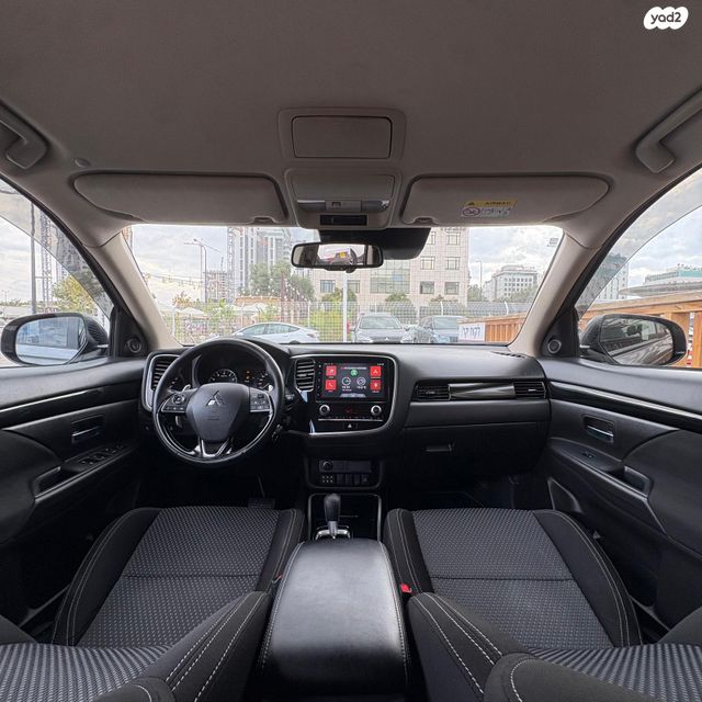 מיצובישי אאוטלנדר