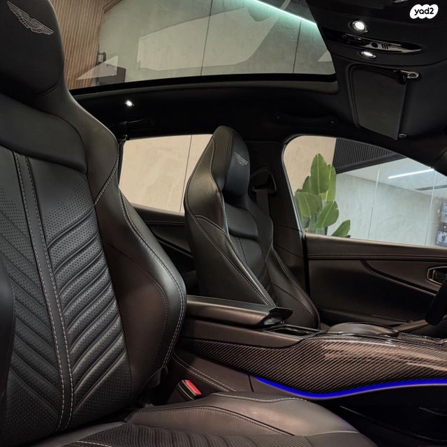 אסטון מרטין DBX