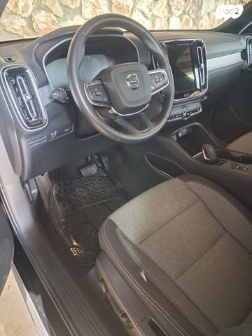 וולוו XC40