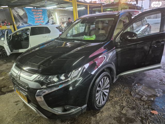 מיצובישי אאוטלנדר