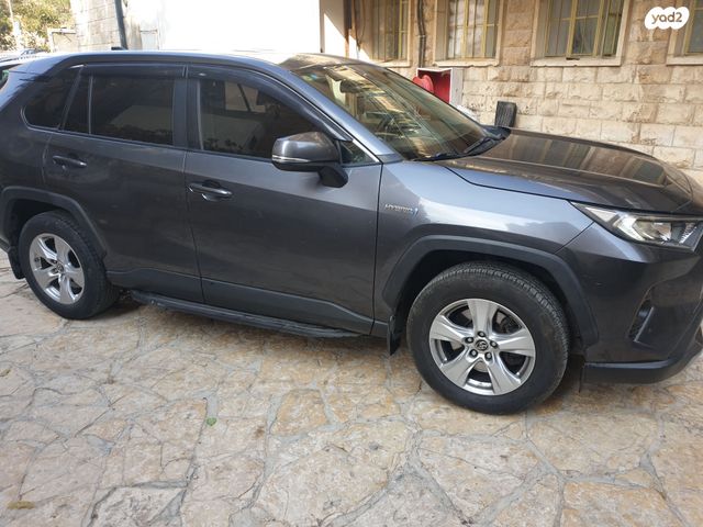 טויוטה RAV4