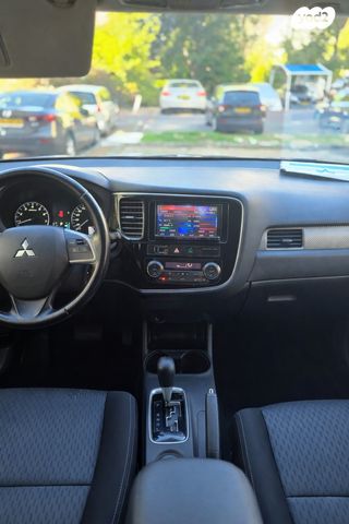 מיצובישי אאוטלנדר