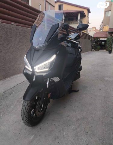 מודעת רכב סאן יאנג ג'וי מקס ספורט 300