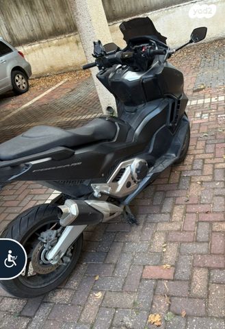 הונדה פורזה 750