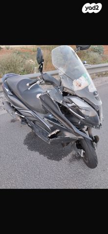 מודעת רכב קוואנג-יאנג אחר