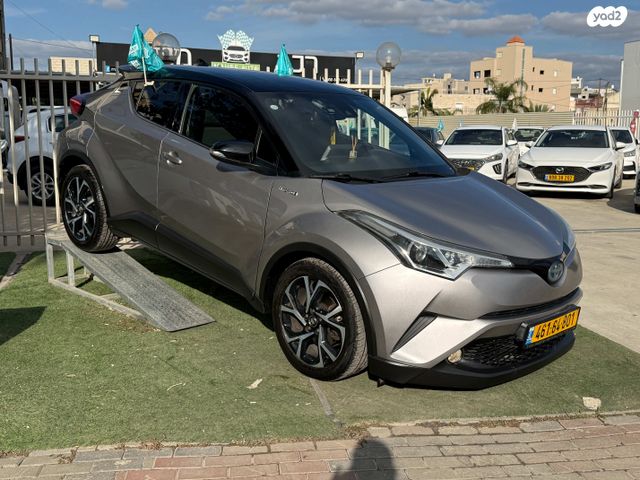 מודעת רכב טויוטה C-HR