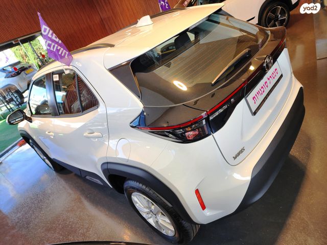 טויוטה יאריס קרוס