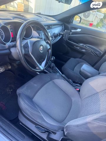 אלפא רומיאו ג'ולייטה