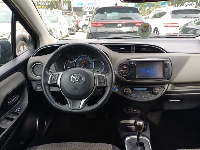 טויוטה יאריס