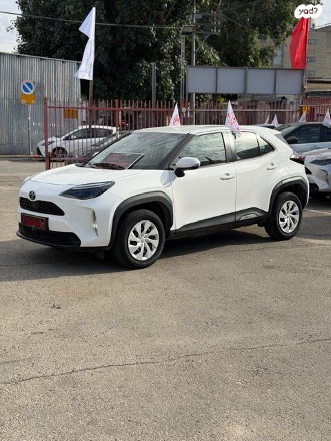 מודעת רכב טויוטה יאריס קרוס