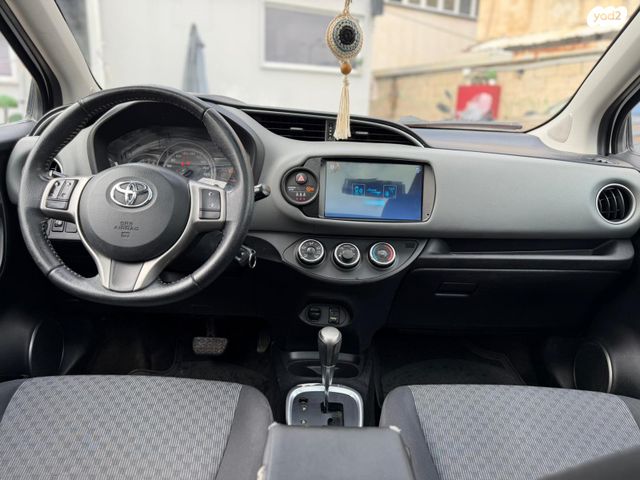 טויוטה יאריס