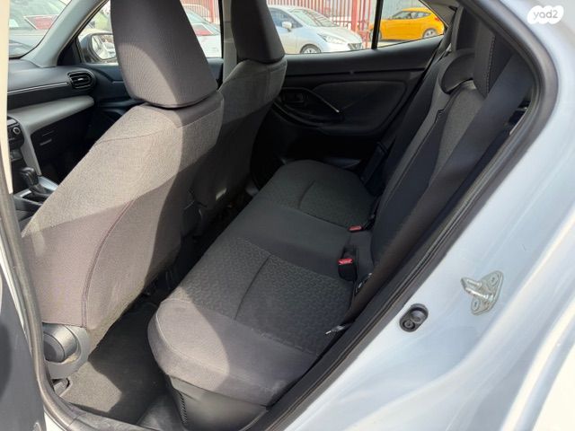 טויוטה יאריס קרוס