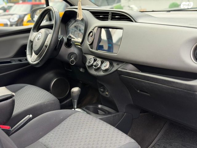 טויוטה יאריס