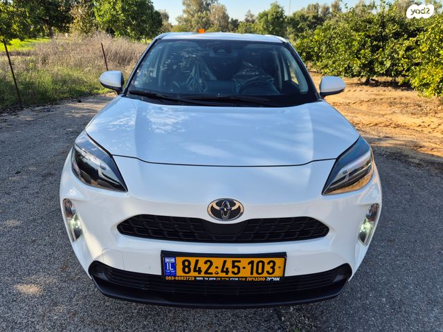 טויוטה יאריס קרוס