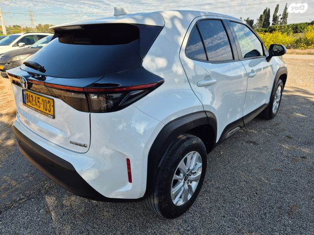 טויוטה יאריס קרוס