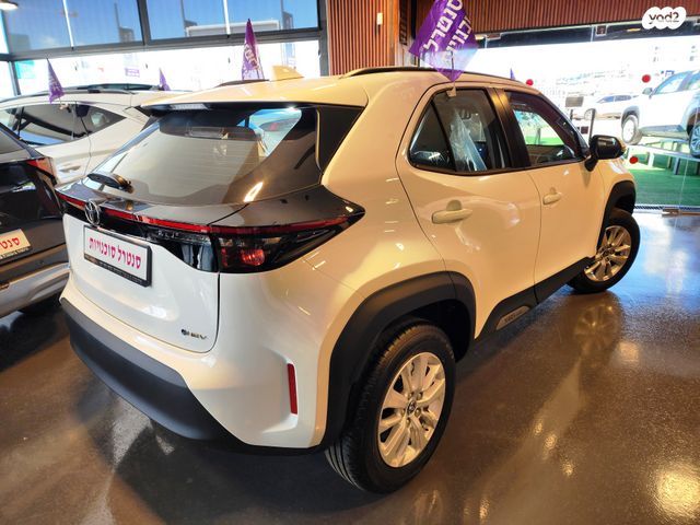 טויוטה יאריס קרוס