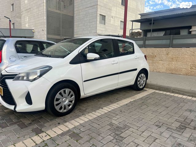 טויוטה יאריס