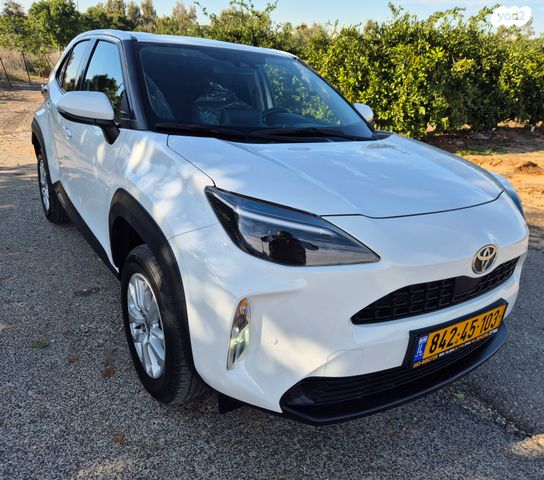 טויוטה יאריס קרוס