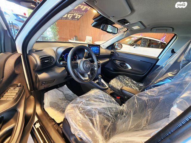 טויוטה יאריס קרוס