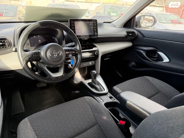 טויוטה יאריס קרוס