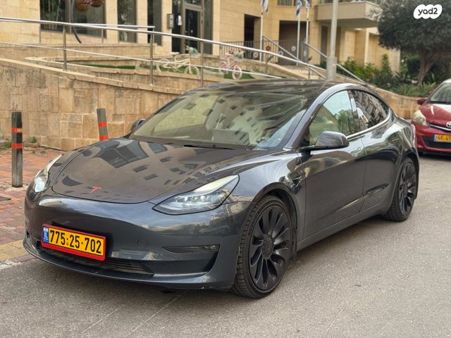 מודעת רכב טסלה מודל 3