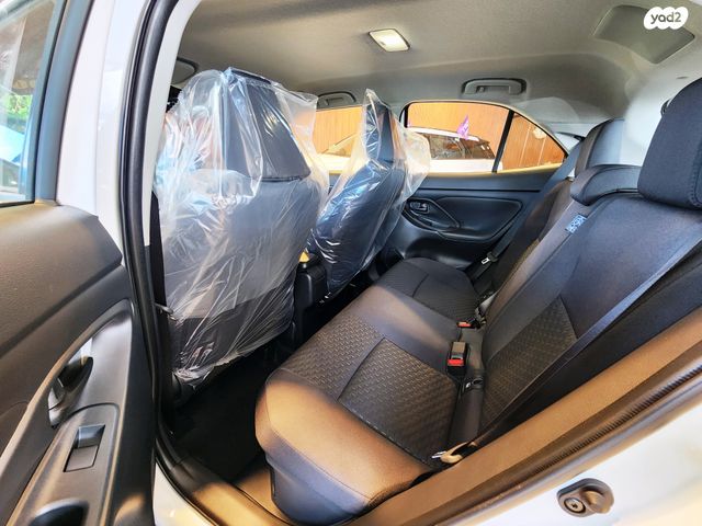 טויוטה יאריס קרוס