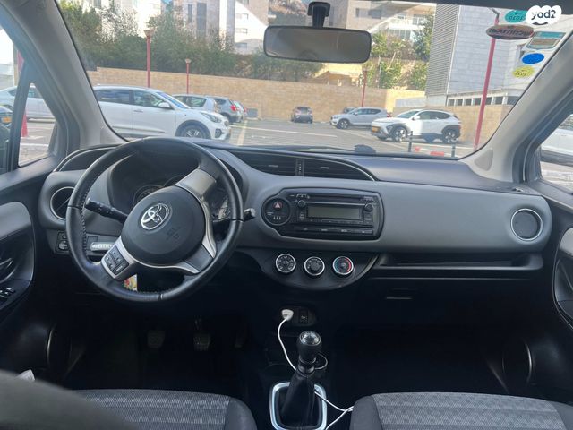 טויוטה יאריס