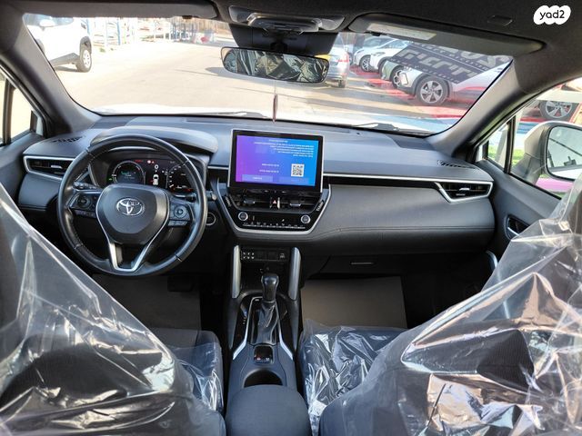 טויוטה קורולה קרוס