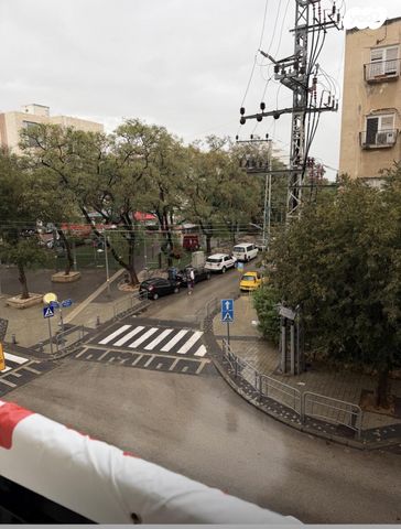 צבי הירשפלד 30