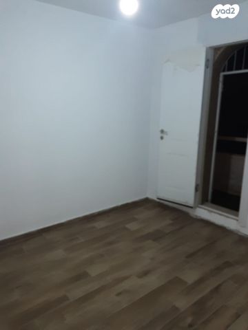 דירה, הכינור 24, כלי שיר, מעלה אדומים