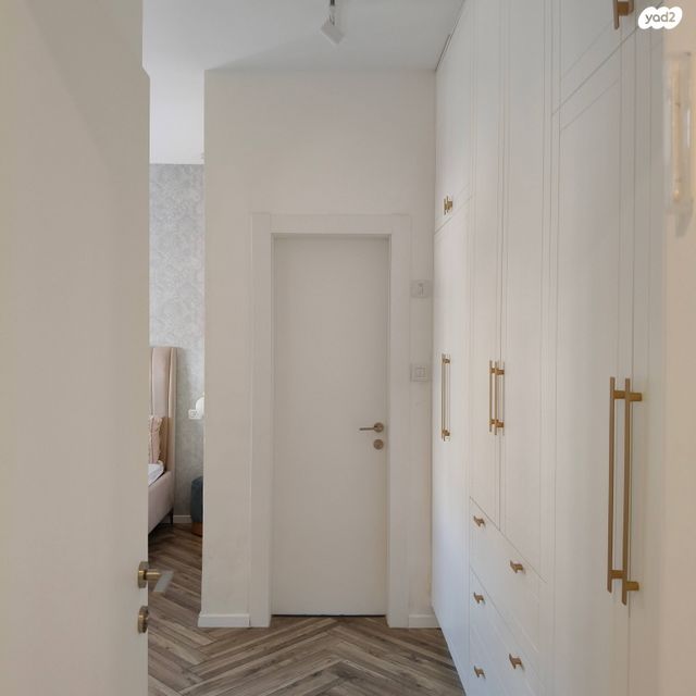 גג/ פנטהאוז, רקפת 27, הפרחים, חריש