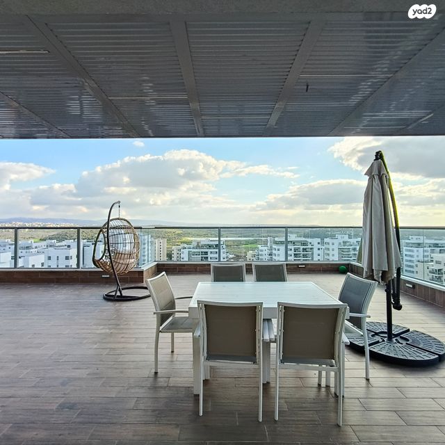 גג/ פנטהאוז, רקפת 27, הפרחים, חריש