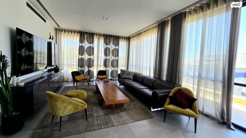 גג/ פנטהאוז, שדרות רפאל סויסה 14, בר לב, מזכרת בתיה