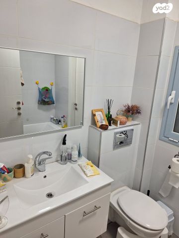 דירה, דוכיפת 26, סנסן, צור הדסה