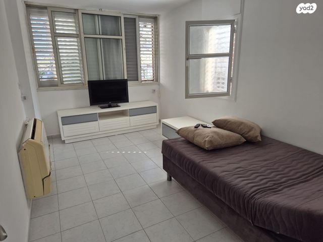 אפרים צור 59