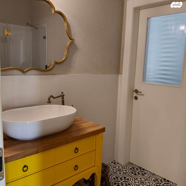 גג/ פנטהאוז, רקפת 27, הפרחים, חריש