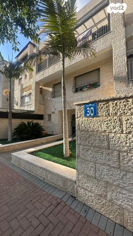 דירת גן, עוזי חיטמן 30, קרית האמנים, מצליח, רמלה