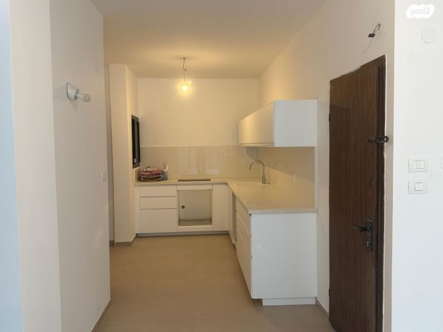 דירה, שדרות בר אילן 61, דרום מערב ותיק, בת ים