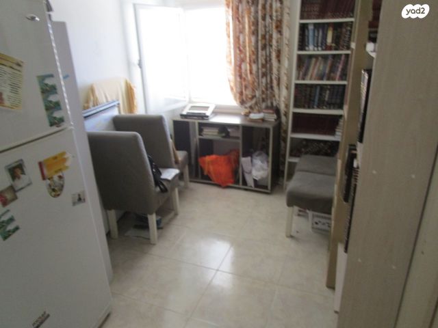 דירה, אקסודוס 1066, מלכי ישראל, דימונה