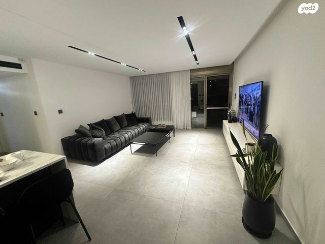 דירה, שאלתיאל דוד 2, קרית רבין, חולון