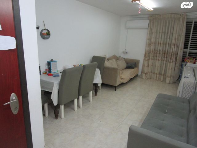 דירה, אקסודוס 1066, מלכי ישראל, דימונה