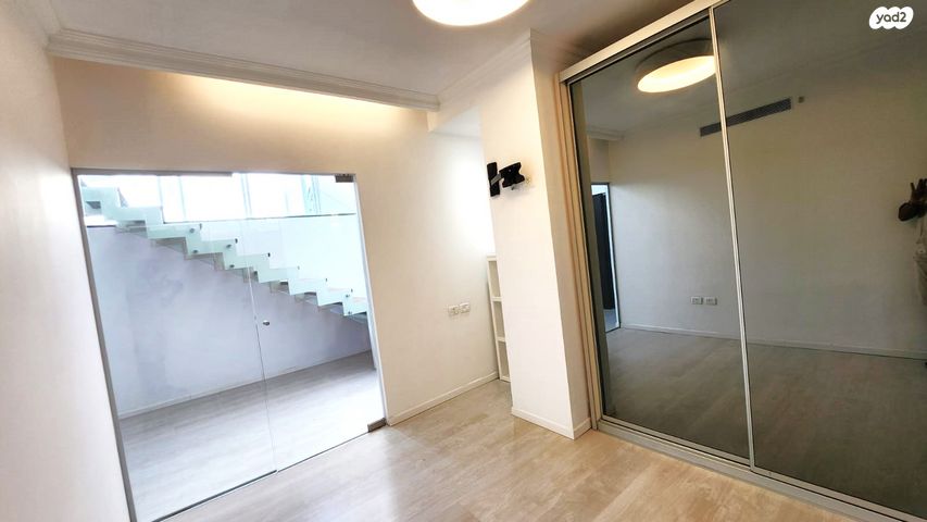 גג/ פנטהאוז, אלכסנדר סשה ארגוב 31, המשתלה, תל אביב יפו