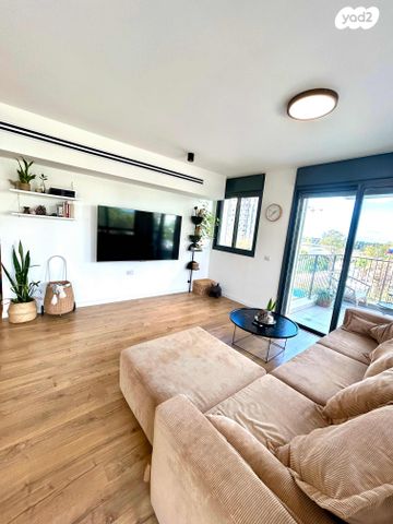 דירה, הגנים 12, נווה גן, רמת השרון