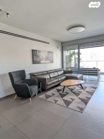 דירה, המפנה 24, ארלוזורוב, גבעתיים